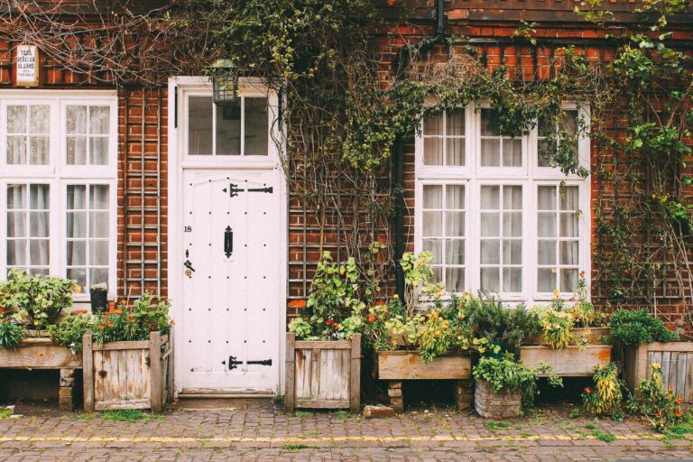 Farmhouse Cottage Interiors: 11 Cosy Ideas for Small UK Homes